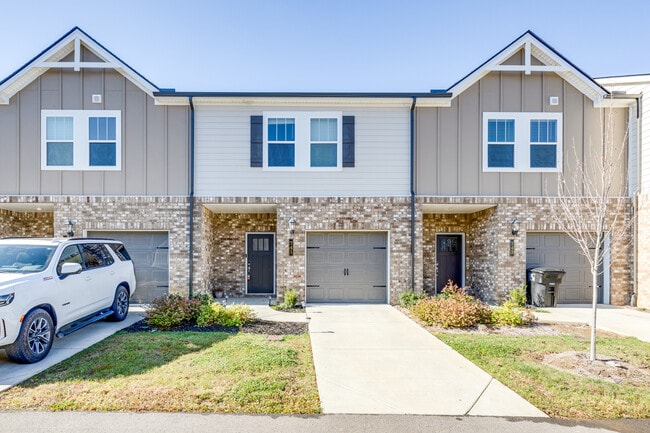 property at 725 Pr Vw Dr