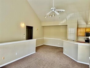 9125 Lee Vista Blvd in Orlando, FL - Foto de edificio - Building Photo