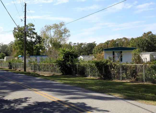 Americana Mobile Home Park in Charleston, SC - Foto de edificio - Building Photo