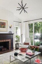 10640 Rochester Ave in Los Angeles, CA - Building Photo - Building Photo