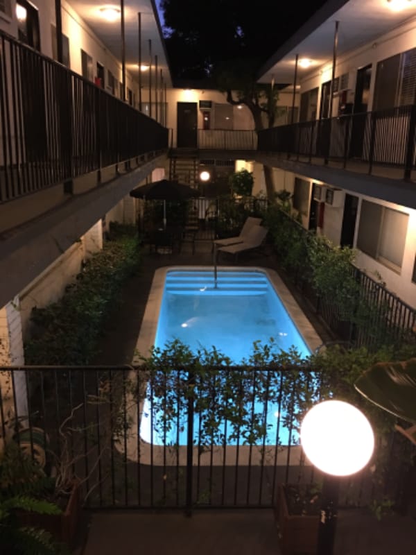 1810 N Cherokee Ave in Los Angeles, CA - Foto de edificio - Building Photo