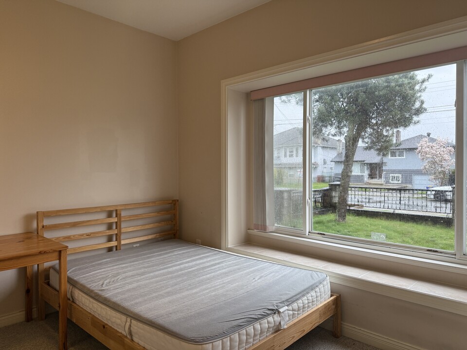 7761 18th Ave in Burnaby, BC - Building Photo