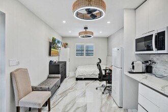 6761 Allen St in Hollywood, FL - Building Photo - Building Photo