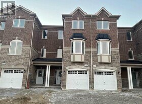 34 Milson Cres in Essa, ON - Building Photo