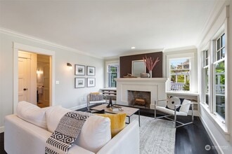 3130 Broadway E in Seattle, WA - Building Photo - Building Photo