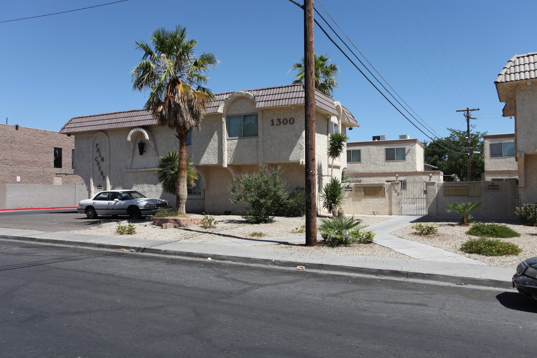 Palm Court Apartments in Las Vegas, NV - Building Photo