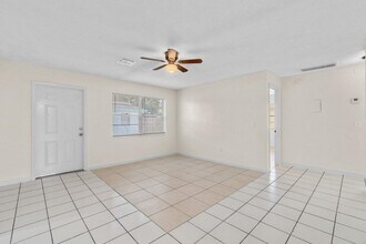 4907 Gulfstream Rd in Lake Worth, FL - Building Photo - Building Photo