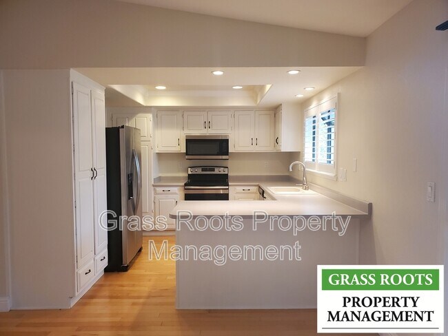 18250 Lake Forest Dr in Lake Forest, CA - Building Photo - Building Photo