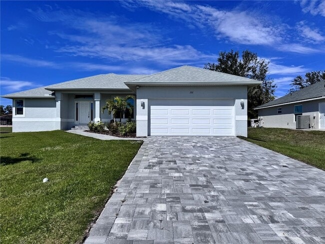 202 Long Meadow Ln S in Rotonda West, FL - Foto de edificio - Building Photo