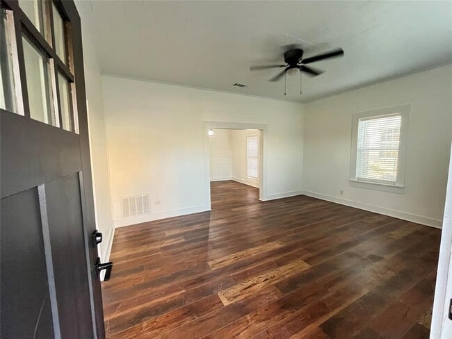 501 N Doak St in Taylor, TX - Building Photo - Building Photo