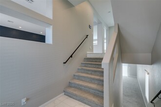 10319 Santero Bay Ct in Las Vegas, NV - Building Photo - Building Photo