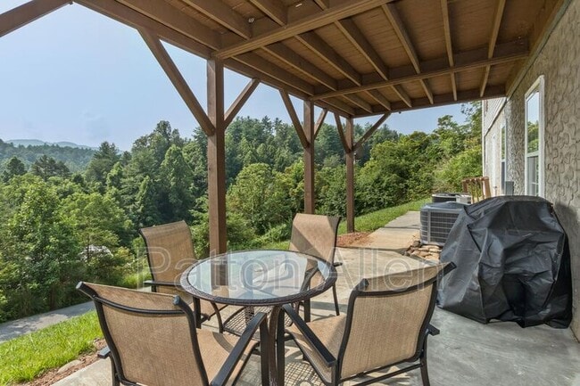 5 Robert Allman Rd in Weaverville, NC - Building Photo - Building Photo