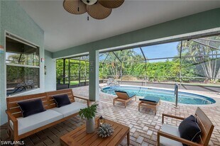 1983 E Crown Pointe Blvd in Naples, FL - Building Photo