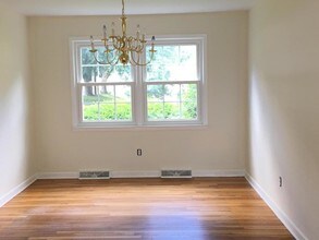 82 Heritage Hill Rd in New Canaan, CT - Foto de edificio - Building Photo