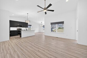 203 Homestretch Ln in Wentzville, MO - Building Photo - Building Photo