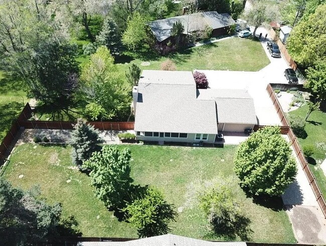 1390 N 6th E St in Mountain Home, ID - Foto de edificio - Building Photo
