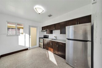 3471 SW 3rd St in Miami, FL - Building Photo - Building Photo