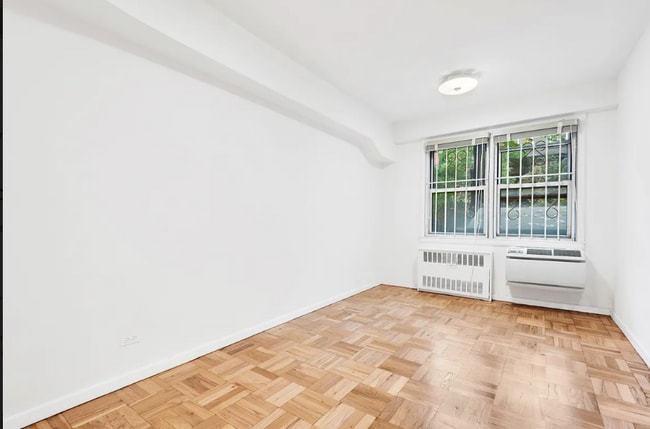 150 E 37th St, Unit PENTHOUSE C in New York, NY - Building Photo - Building Photo