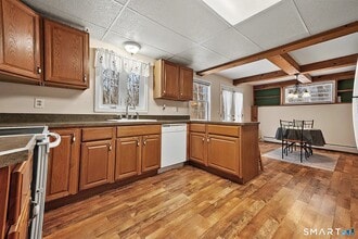 15 Indian Hill Ln in Newtown, CT - Building Photo - Building Photo