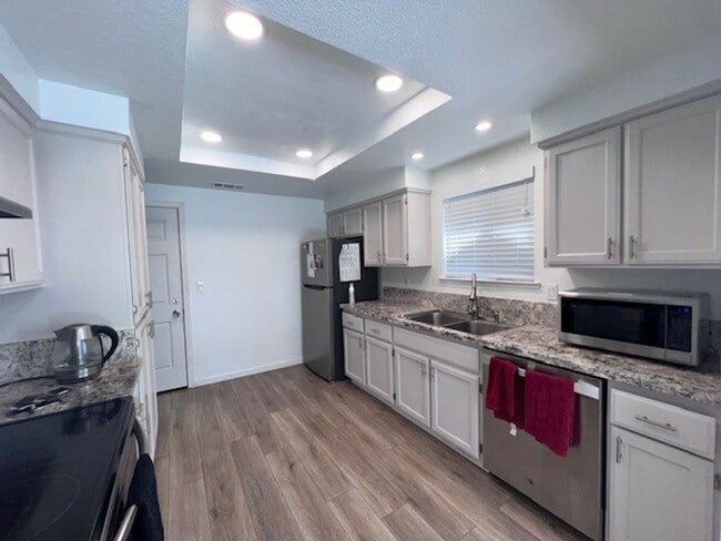 property at 8105 Cottonridge Cir