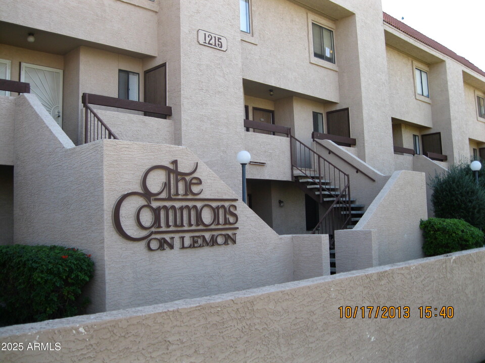 1215 E Lemon St in Tempe, AZ - Foto de edificio