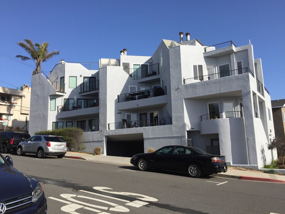 348 Manhattan Ave in Hermosa Beach, CA - Foto de edificio