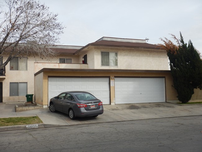 44756 2nd St E in Lancaster, CA - Building Photo - Building Photo