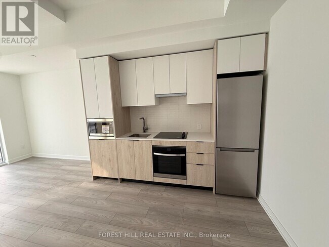 1007 The Queensway in Toronto, ON - Building Photo - Building Photo