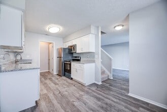 Wexford Lakes Apartments and Townhomes in Columbus, OH - Foto de edificio - Building Photo