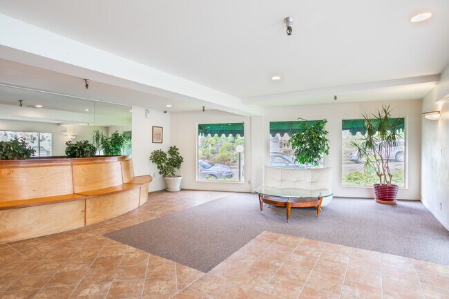 Fountainbleau Apartments in Oakland, CA - Foto de edificio - Interior Photo
