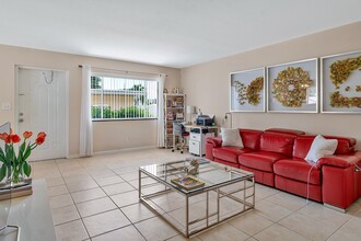 1905 Lake Worth Rd in Lake Worth Beach, FL - Building Photo - Interior Photo