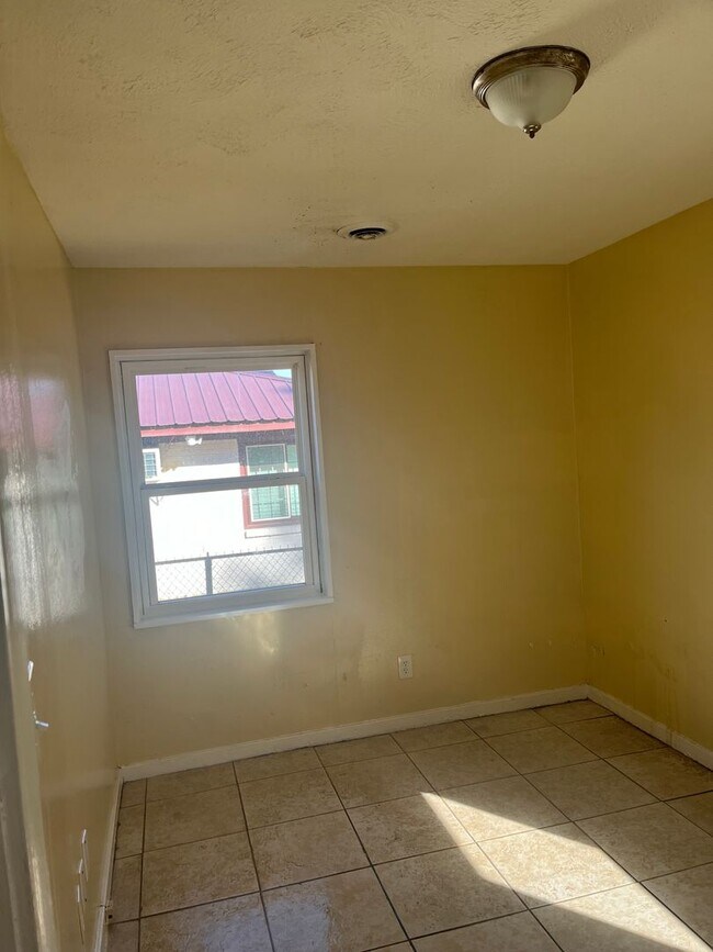 1637 Collier Dr in Midfield, AL - Building Photo - Building Photo