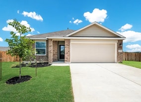 221 Cordova Xing in Seguin, TX - Building Photo