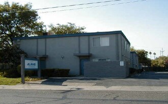Edison Court in Sacramento, CA - Building Photo