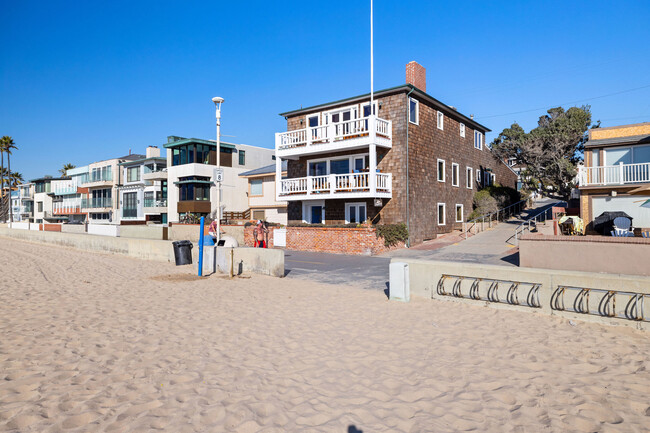 3205 The Strand in Hermosa Beach, CA - Building Photo - Building Photo