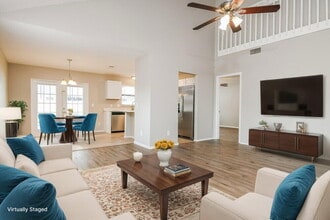 10019 Creekwater Blvd, Unit 1121 in Orlando, FL - Foto de edificio - Building Photo