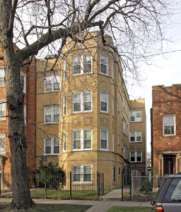 6308 N Oakley Ave in Chicago, IL - Foto de edificio