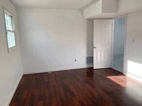 217 Armstrong Ave in Staten Island, NY - Building Photo - Building Photo