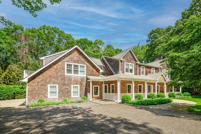 113 Northside Dr in Sag Harbor, NY - Building Photo - Building Photo
