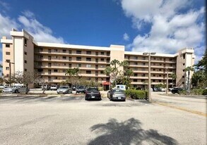 7770 Tahiti Ln in Greenacres, FL - Building Photo