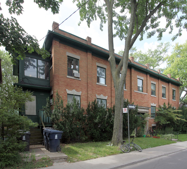 33 Wells St in Toronto, ON - Building Photo