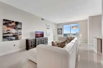 1945 S Ocean Dr, Unit 1408 in Hallandale Beach, FL - Foto de edificio - Building Photo