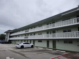 4200 NW 3rd Ct in Plantation, FL - Building Photo