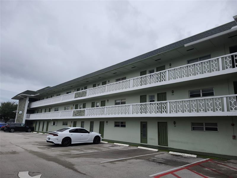 4200 NW 3rd Ct in Plantation, FL - Building Photo