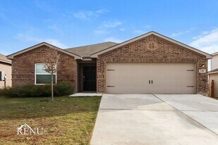 141 Stratton Ln in Jarrell, TX - Building Photo