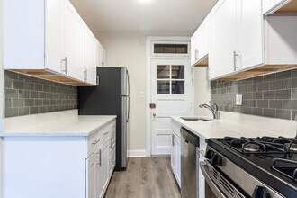 1255 W Henderson St, Unit 2 in Chicago, IL - Building Photo - Building Photo