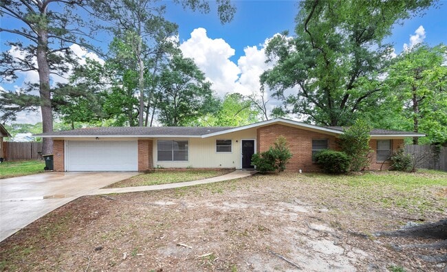 property at 2 Circle Dr
