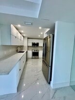 5600 N Flagler Dr in West Palm Beach, FL - Building Photo