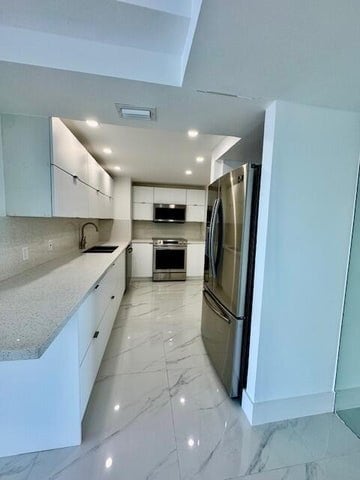 property at 5600 N Flagler Dr