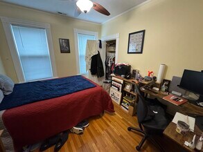 176 Elm St, Unit 4 in North Cambridge, MA - Foto de edificio - Building Photo